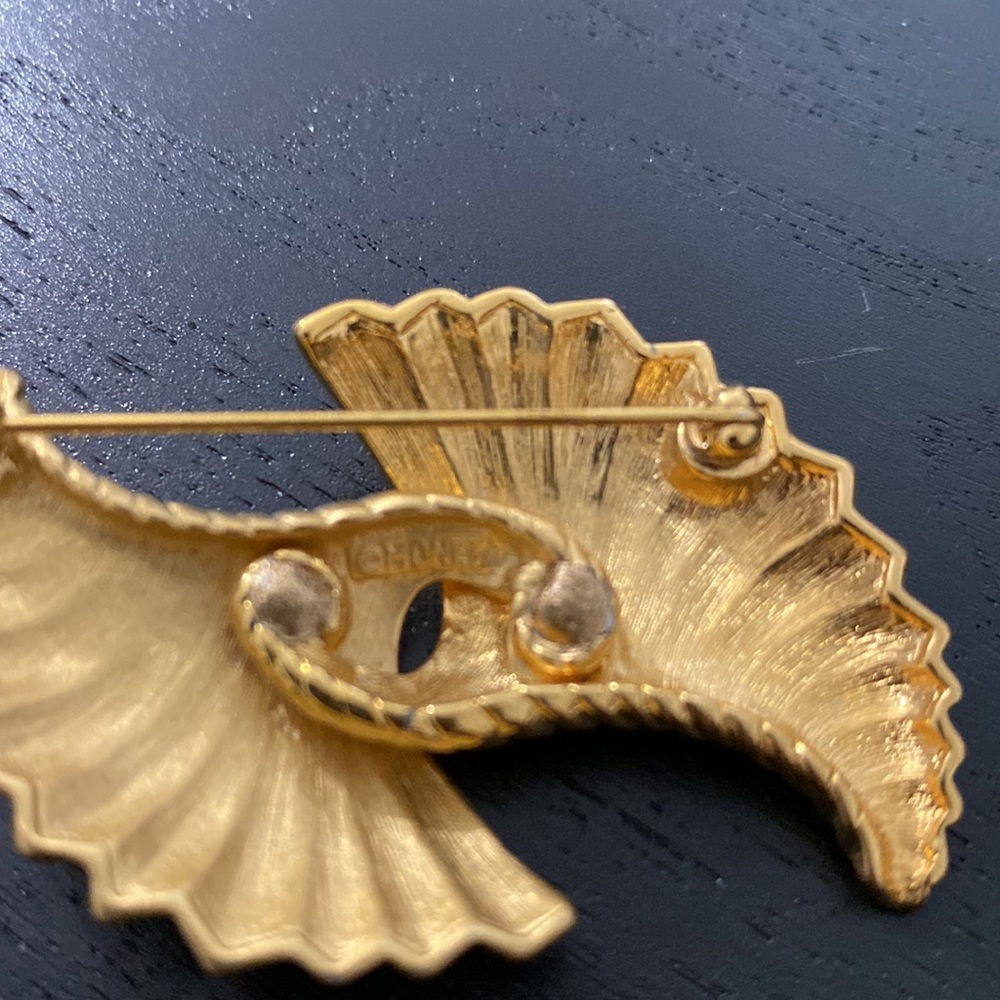 Vintage Brooch Monet Shell Scroll Shiny Matte Mix… - image 3